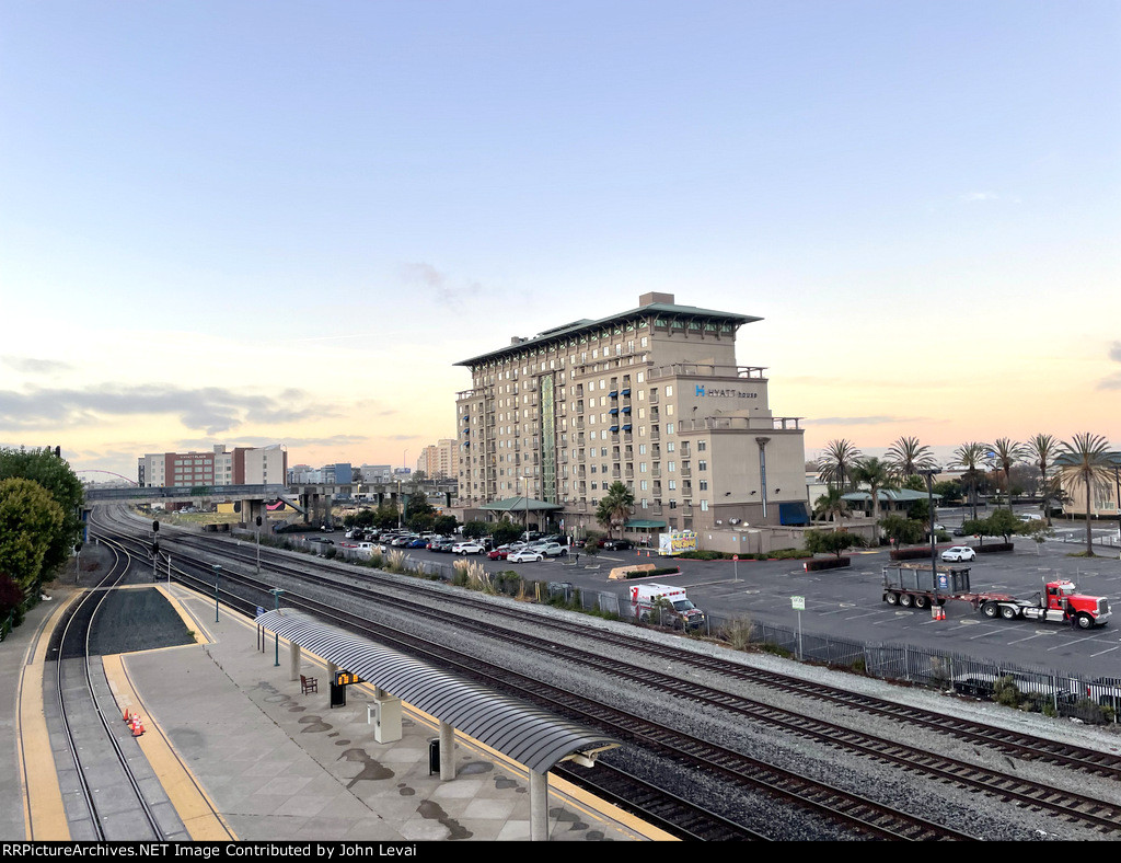 A dawn picture taken from the pedestrian bridge over the Emeryville Amtrak Station. The Hyatt House hotel is in the background and I happen to spend a few nights there. This hotel is a must for a railfan.